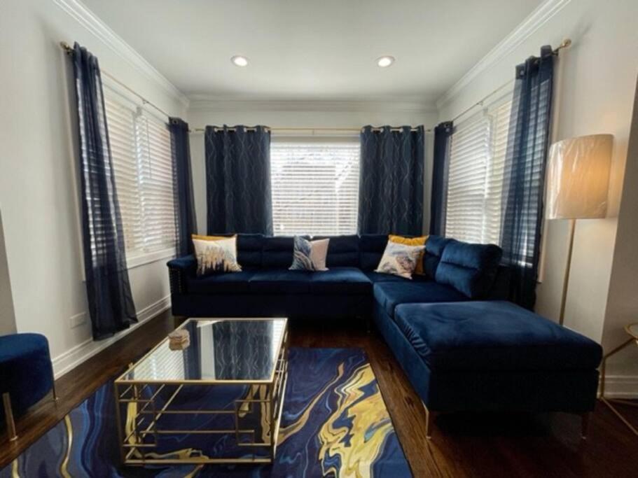 The Blue Golden Luxury Modern 3- Bedroom Apartment In Chicago Extérieur photo