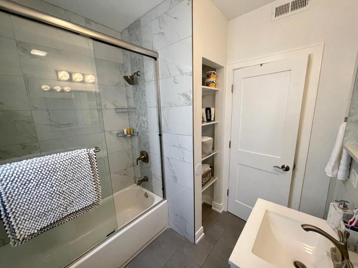The Blue Golden Luxury Modern 3- Bedroom Apartment In Chicago Extérieur photo