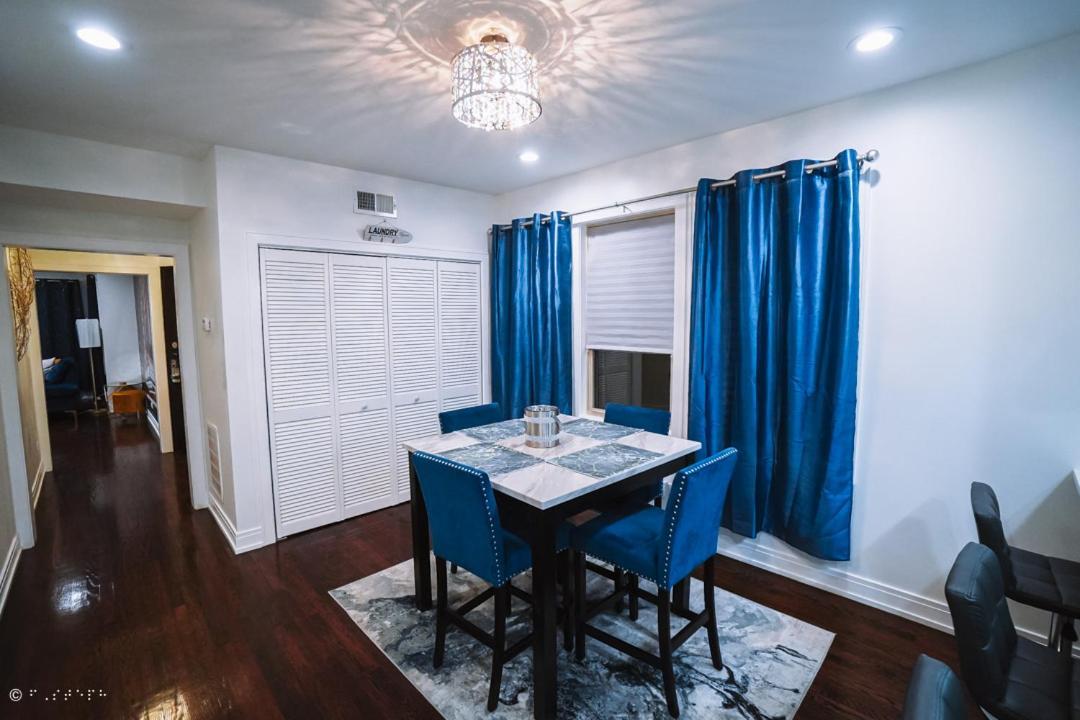 The Blue Golden Luxury Modern 3- Bedroom Apartment In Chicago Extérieur photo