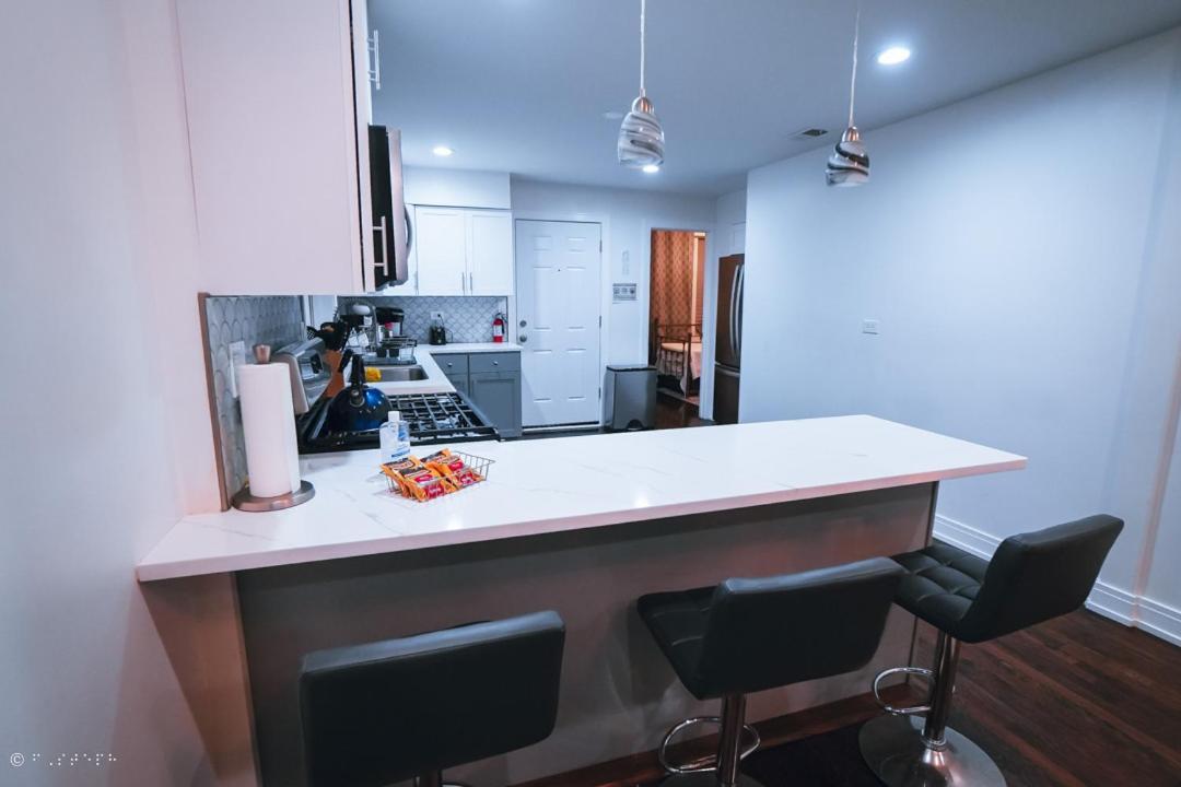 The Blue Golden Luxury Modern 3- Bedroom Apartment In Chicago Extérieur photo